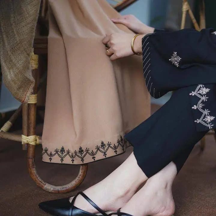  Fabric: Dhanak
  Shirt: Embroidered
  Sleeves: Embroidered
  Trouser: Plain
  Dupatta: Embroidered
  Cuttings: Shirt: 2.5 Gazz, Trouser: 2.5 Gazz, Dupatta: 2.5 Gazz
  Note: There might be 1-3 cm errors of dimension data due to pure manual measurement
  
